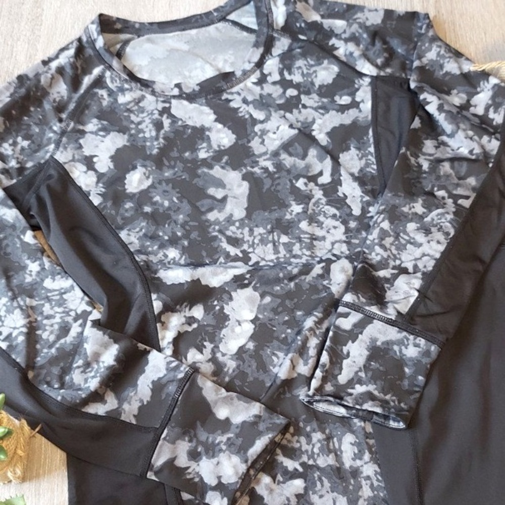 Relisted Athleta Runaway Top Black Long Sleeve Lycra Large NWT Workout Sports - Picture 2 of 7